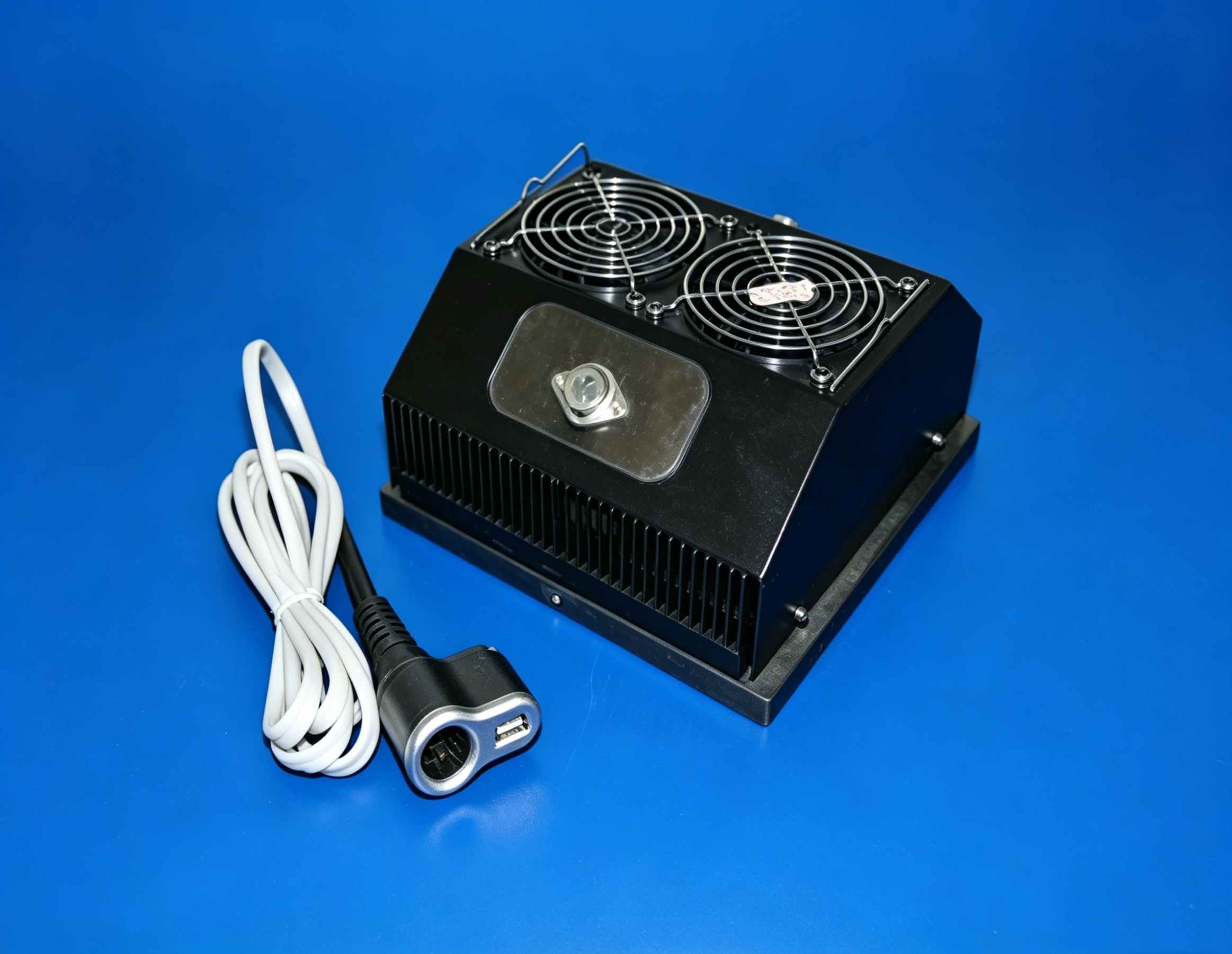 Thermoelectric generator, firewood generator, heat source generator
